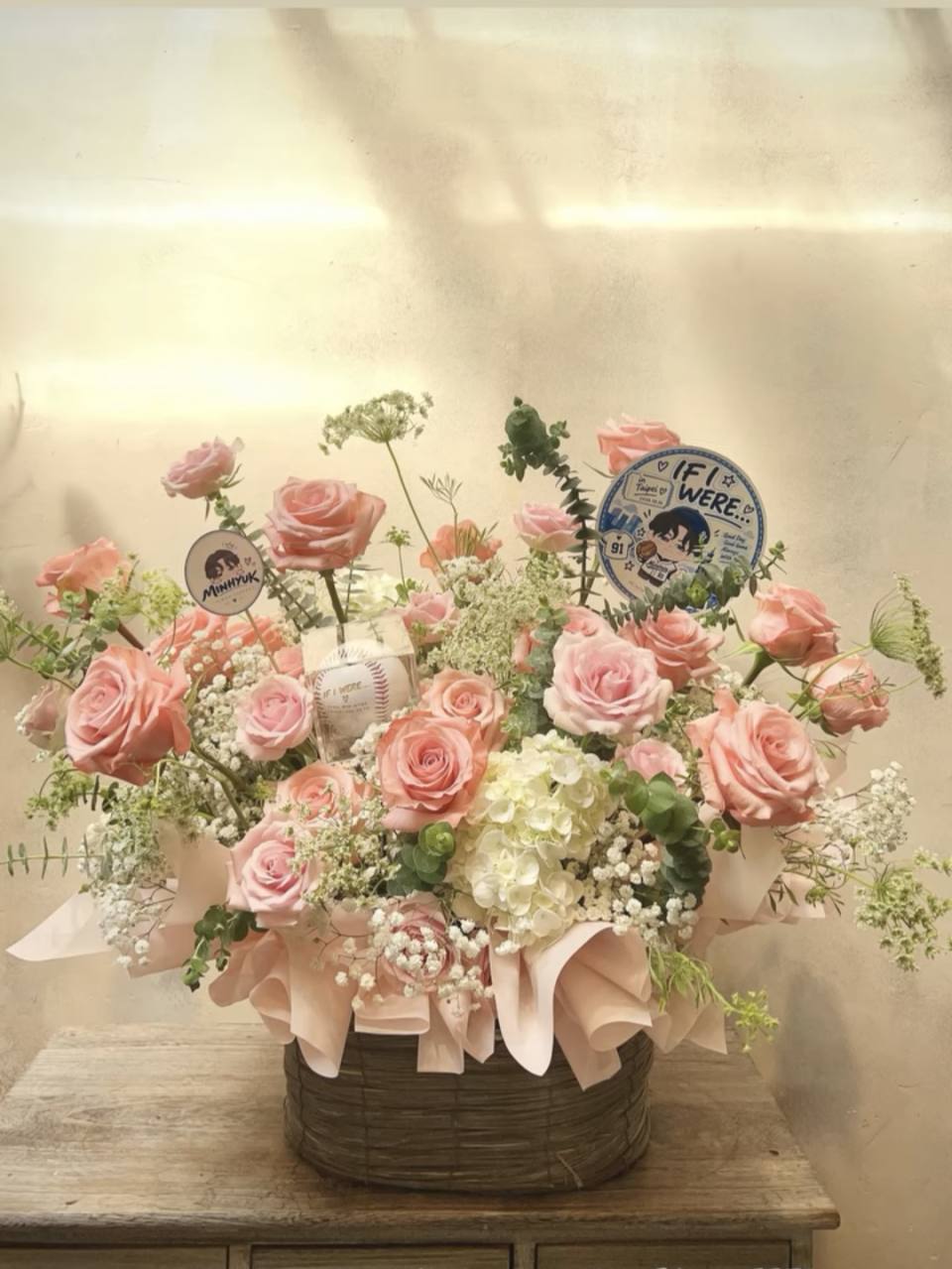 手抱盆花