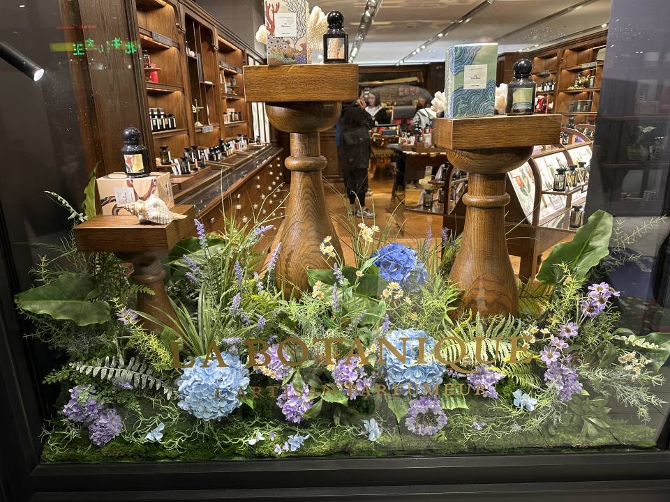 新櫃知名香水品牌專櫃設計-實拍圖片