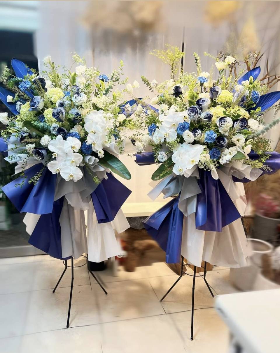 水墨畫高架花籃-實拍圖片