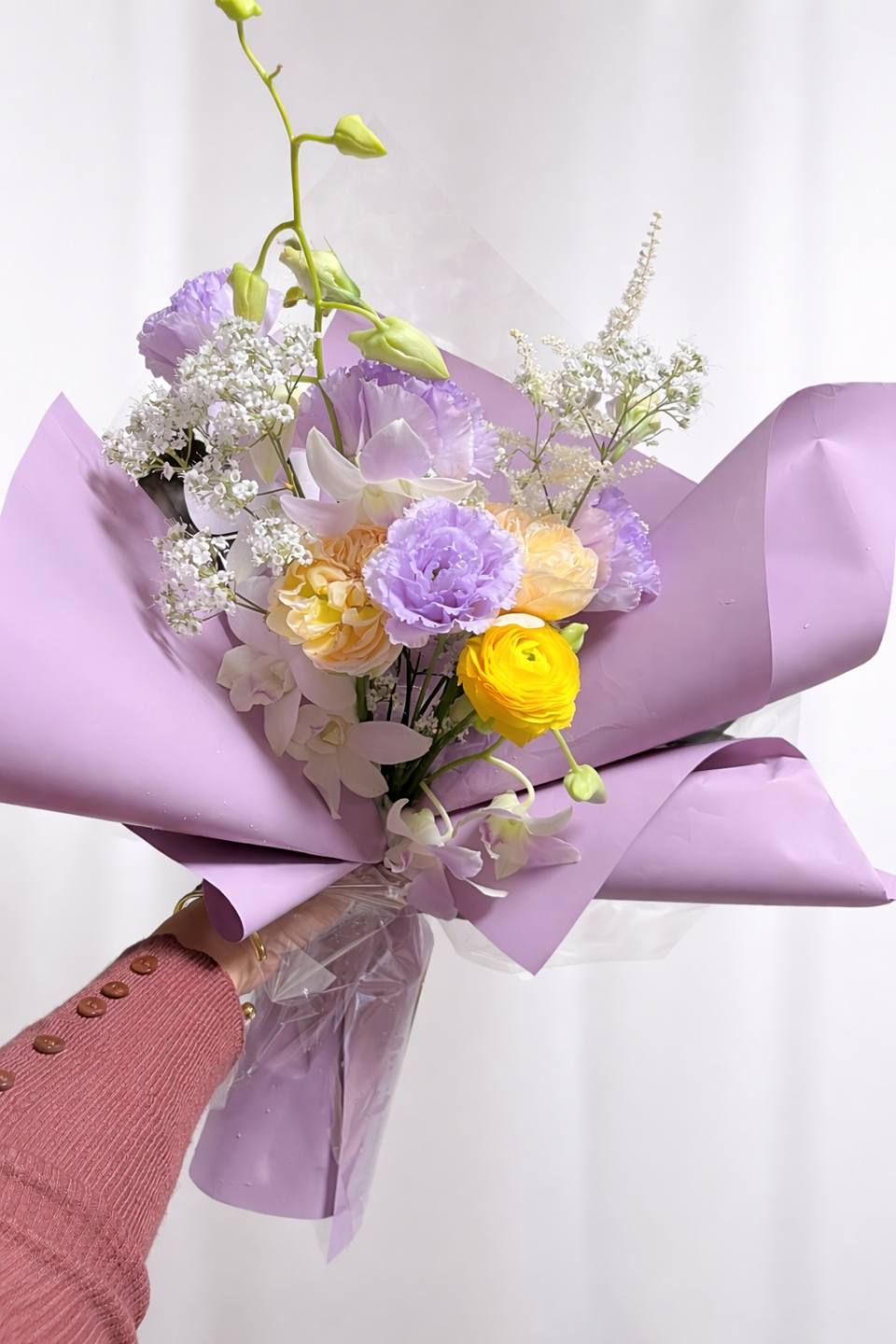 春日淡雅清新玫瑰花束