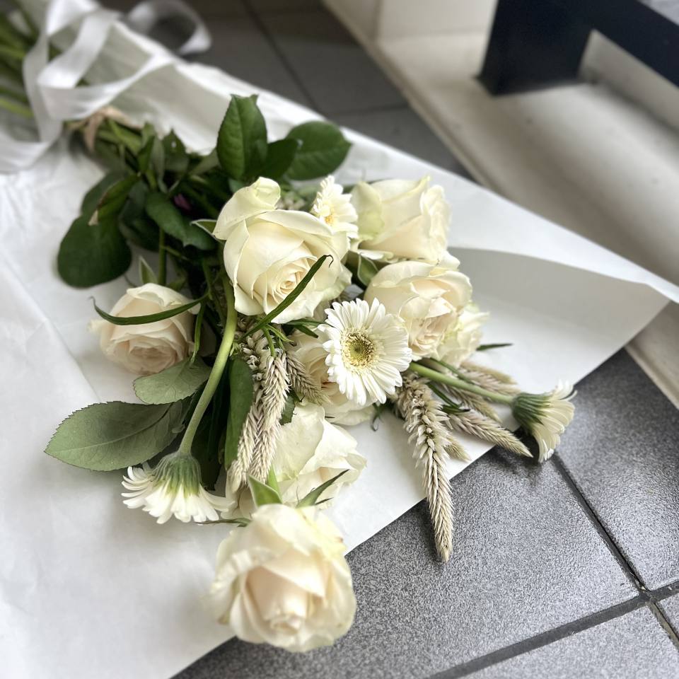 情人節白色玫瑰花束-實拍圖片