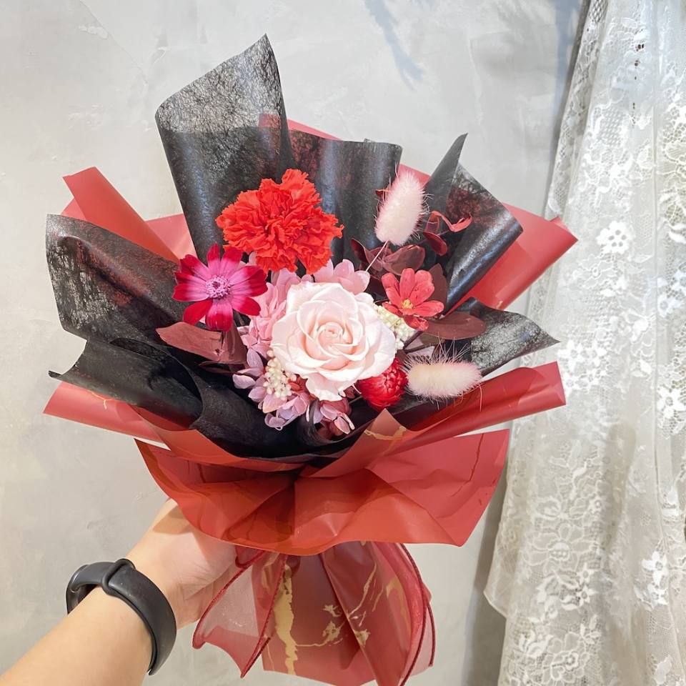 永恆的溫柔·康乃馨花束-紅粉-實拍圖片