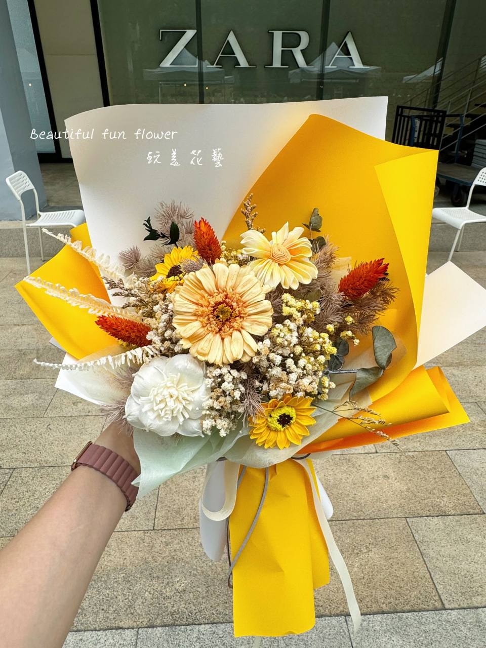 奶油黃永生太陽花束-實拍圖片